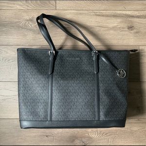 Micheal Kors jet set travel bag